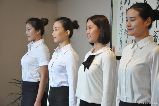 內(nèi)外兼修 文化經(jīng)紀(jì)人服務(wù)中的專業(yè)禮儀與個人形象塑造